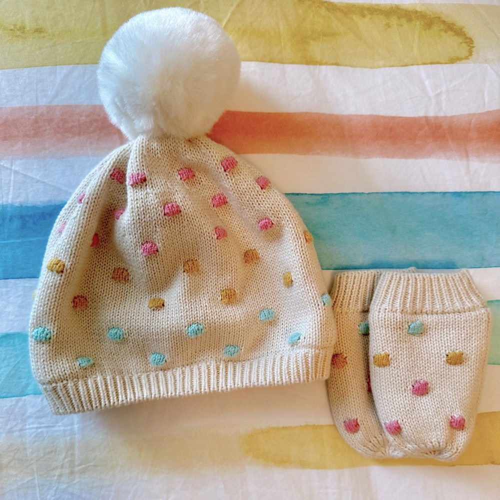 BabyGap hat and mitten set